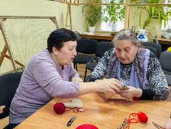 «Плетем сердечный подарок» открытка ко Дню матери в технике изонить «Плетем сердечный подарок» открытка ко Дню матери в технике изонить